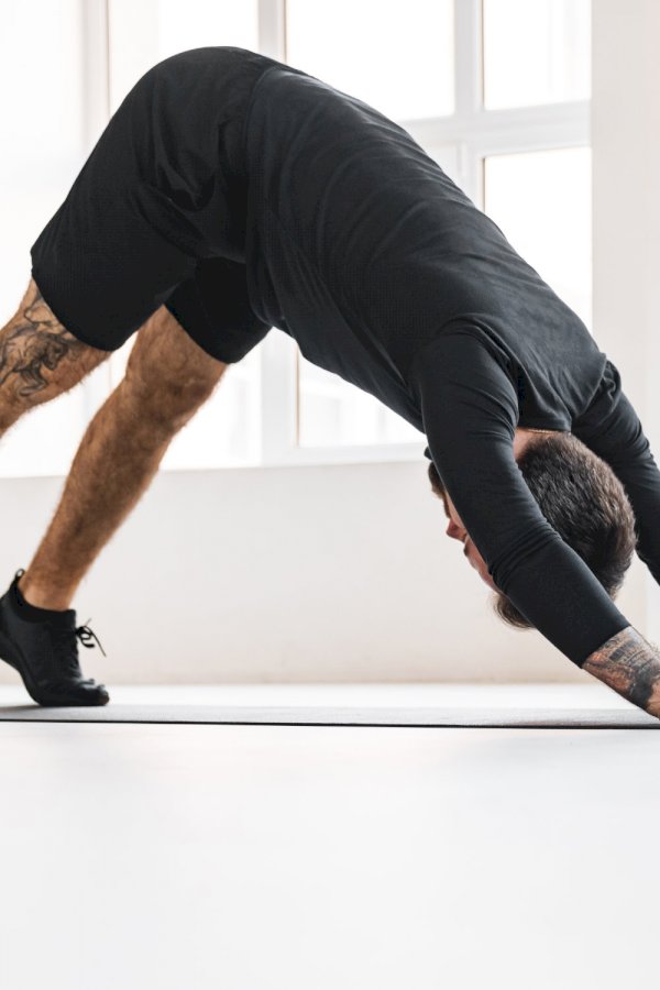 8 Game-Changing Benefits of Yoga for Men