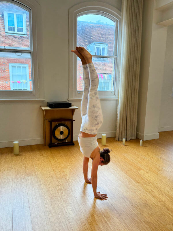 Benedita handstand